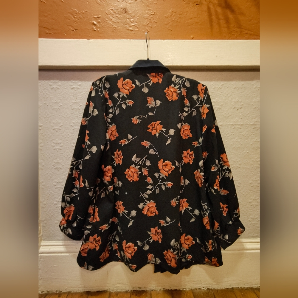 Rose Pattern Navy Blouse - Picture 6 of 7
